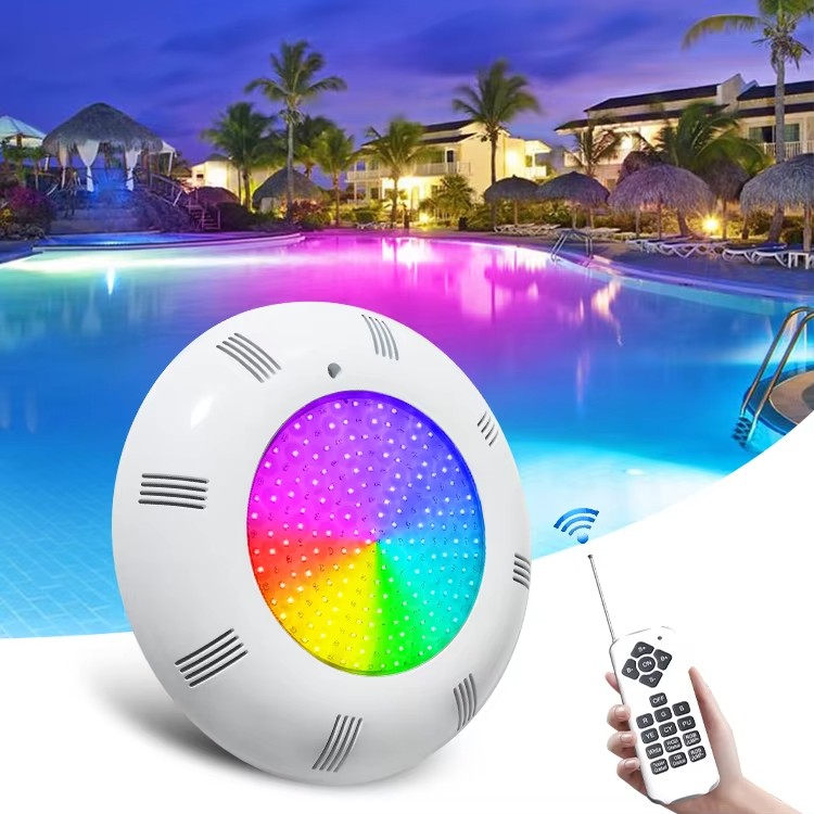 Luz de piscina rellena de resina RGB en aplicación nocturna