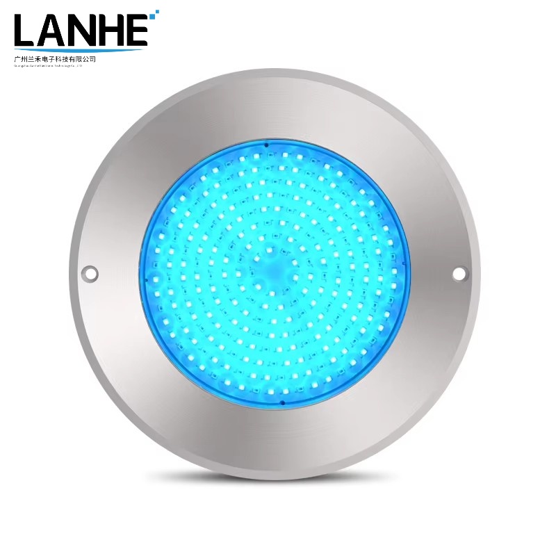 Luz LED superfina LANHE instalada en una piscina residencial