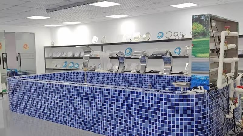Showroom de fábrica LANHE con productos de iluminación