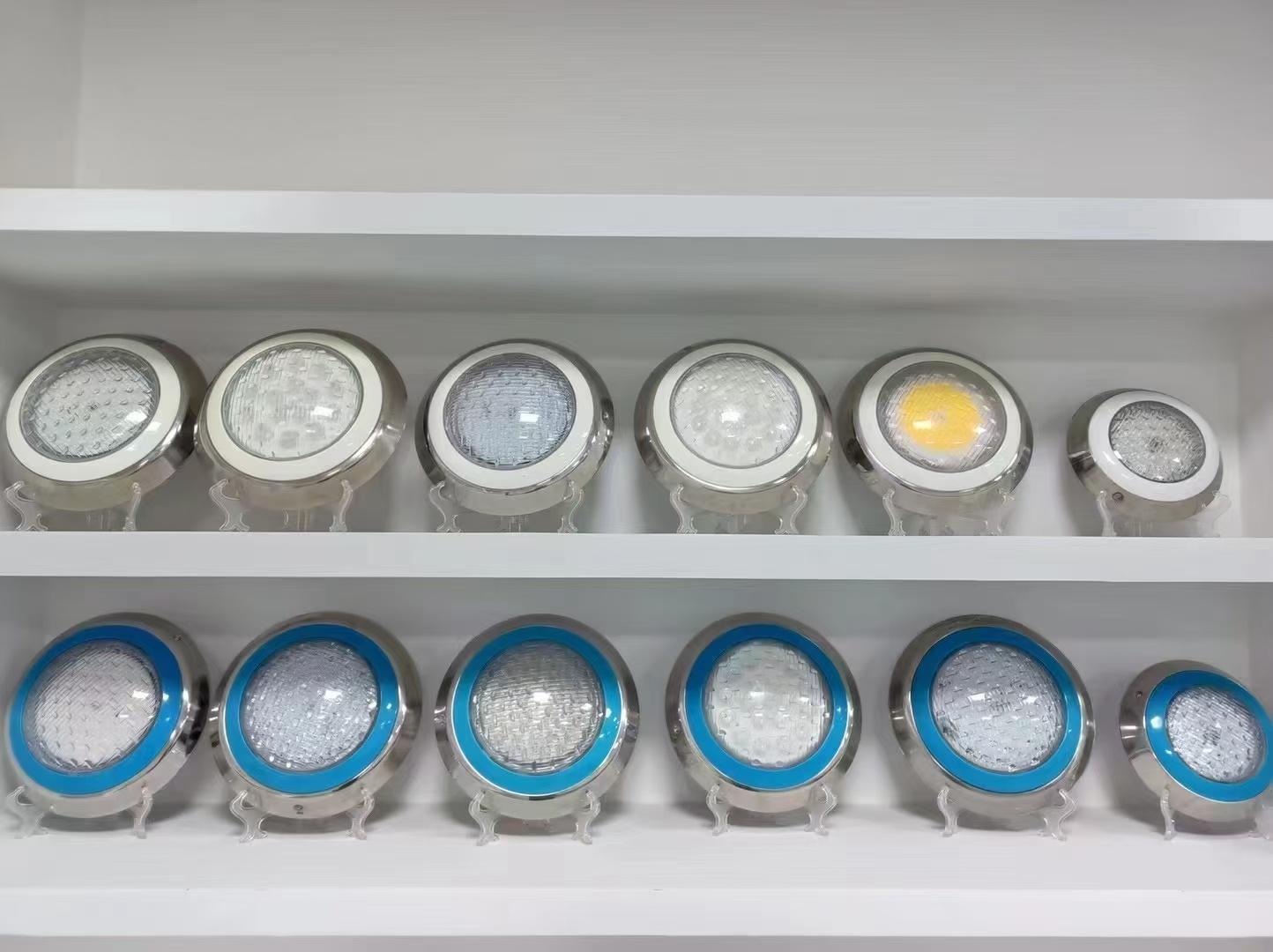 Showroom LANHE con series de luces LED